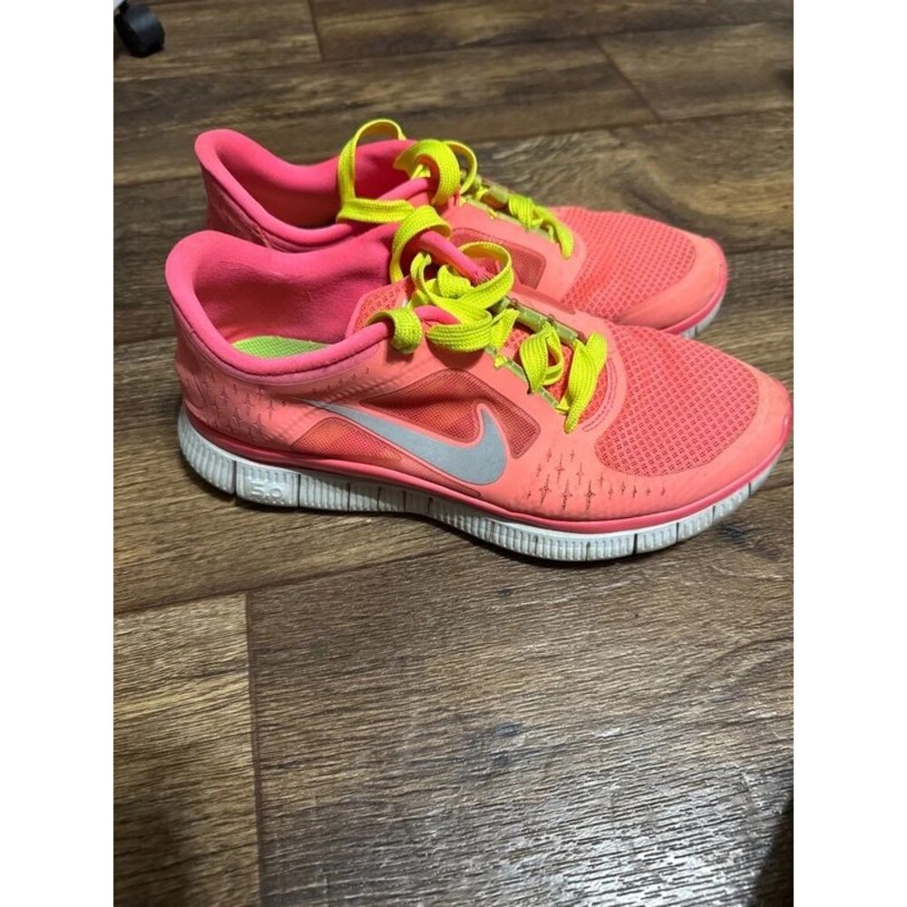 Neon Nike - Picture 5 of 7